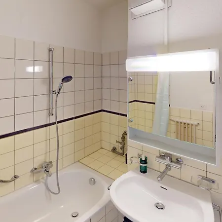 Basic & Simple On Langgruetstrasse